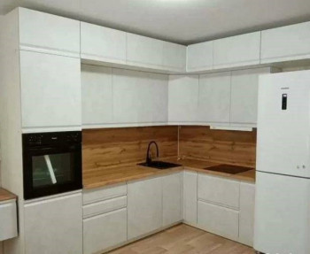 Модульная кухня Бруклин 2.4 x 2 м (Бетон белый) в Куйбышеве - kujbyshev.mebel54.com | фото